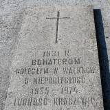 Kraczewice. Tablica na mogile powstańców z 1831 r.