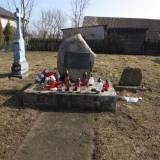 Manie. Pomnik na cmentarzu z 1831 r.