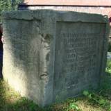 Zachowany fragment pomnika w Karłowie