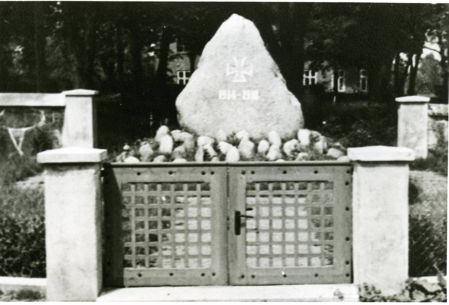 kriegerdenkmal.jpg